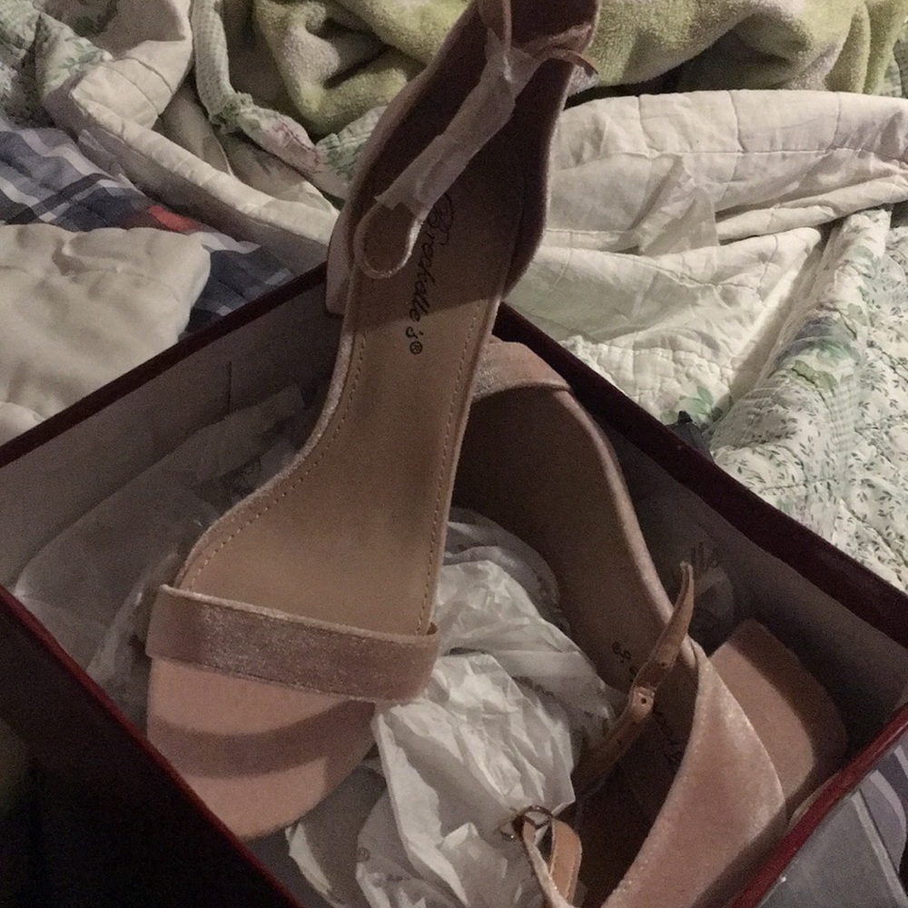 Short heel spring shoe